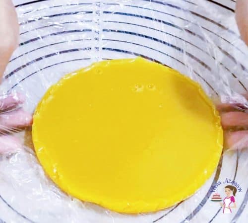 Prepare the mango jello for the mango entremets