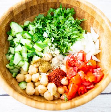 A wooden bowl with chickpeas salad.